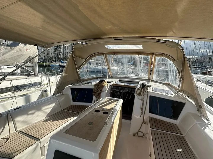 Alquiler de barcos Cagliari barato de Dufour 390 GL