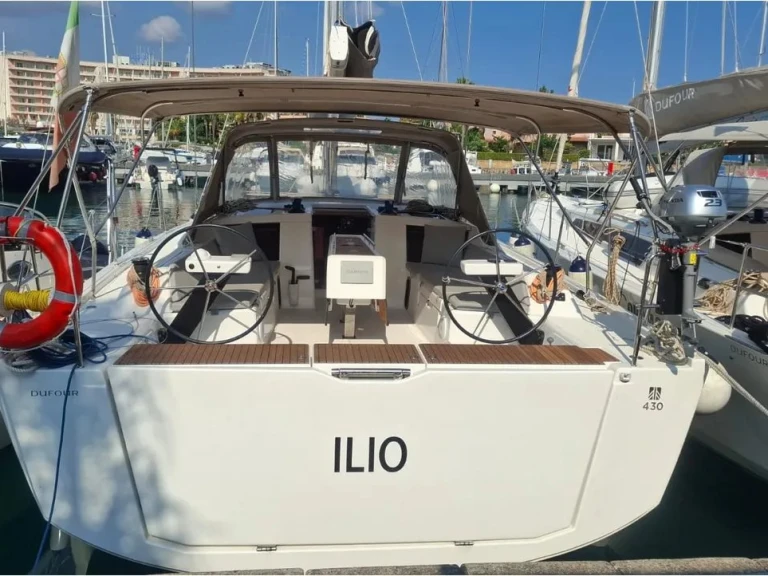 Alquiler de barcos Cagliari barato de Dufour 430 Grand Large