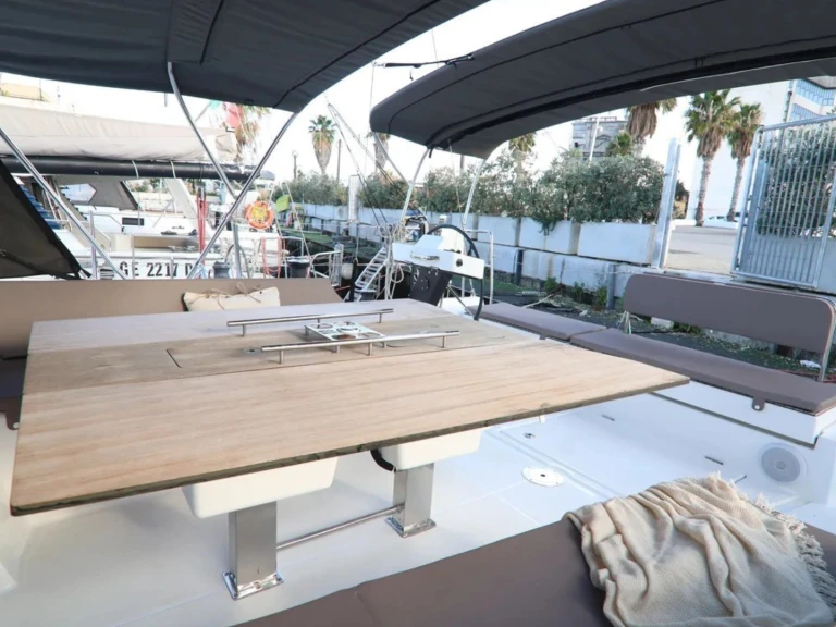 Alquiler de barcos Cagliari barato de Dufour 470