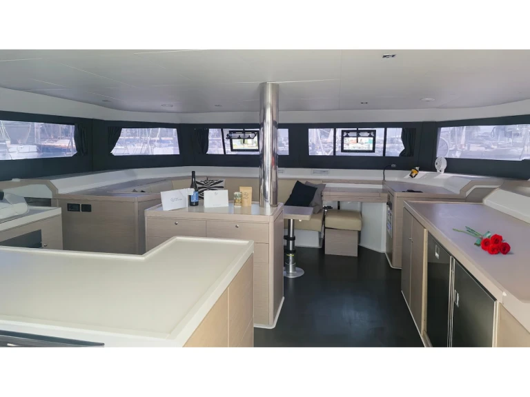 Alquiler Catamarán en Álimos - Dufour Dufour 48