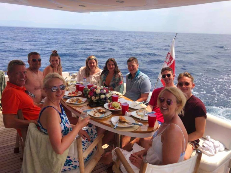 Alquiler de embarcaciones Gulf Craft Majesty 66 enGouviá en Samboat
