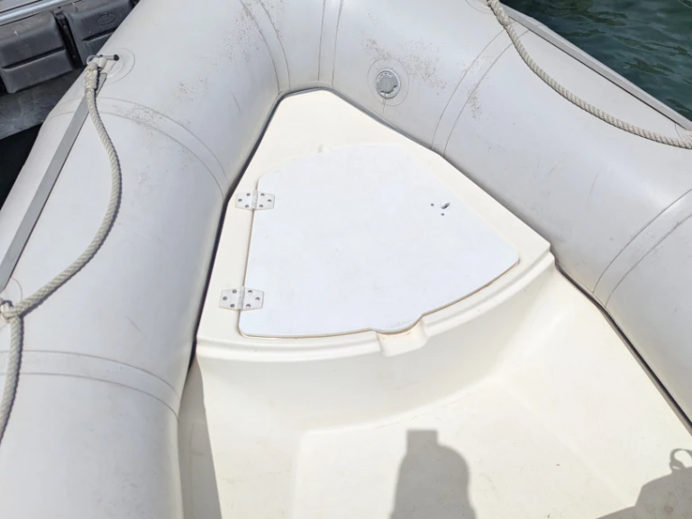 Alquiler de embarcaciones Bombard Explorer 500 SB enAnnecy en Samboat