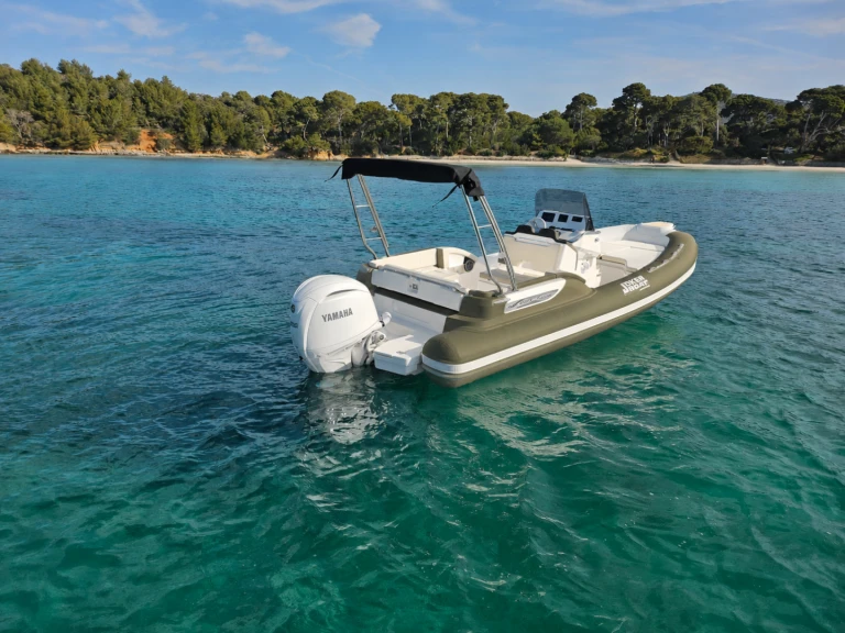 Alquiler de Neumática, con o sin patrón Joker Boat Le Lavandou