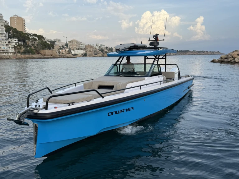 Alquiler de barcos Can Picafort barato de Axopar 37 Sun-Top