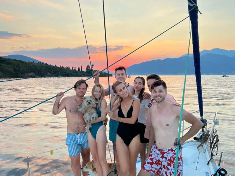 Velero para alquilar Tivat al mejor precio