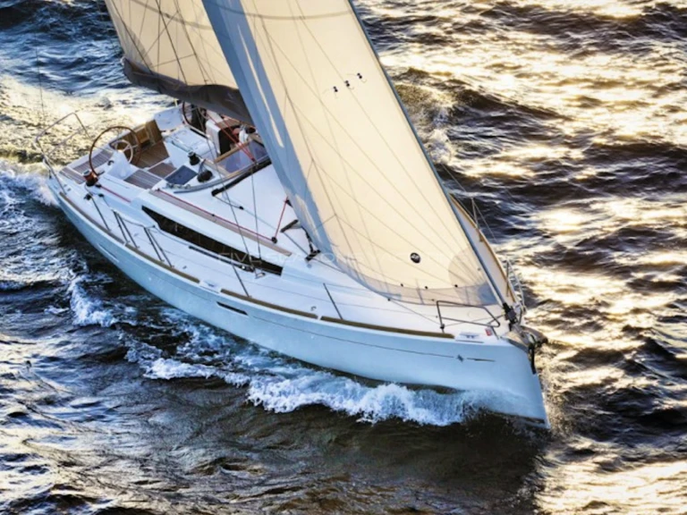Jeanneau Sun Odyssey 389 de alquiler a Palma de Mallorca