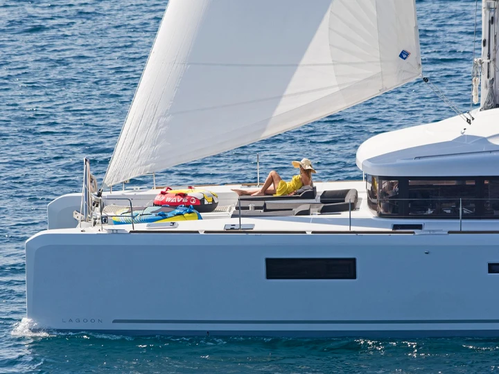 Alquiler de embarcaciones Lagoon Lagoon 52 F enAtenas en Samboat