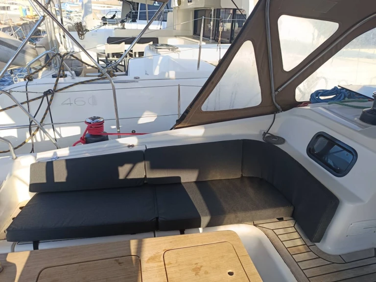 Velero para alquilar Lávrio al mejor precio