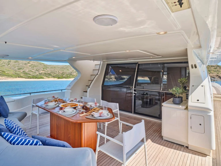 Alquiler de barcos Lávrio barato de APE&Iota;RON BLUE