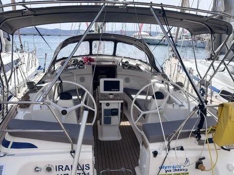 Velero para alquilar Lávrio al mejor precio