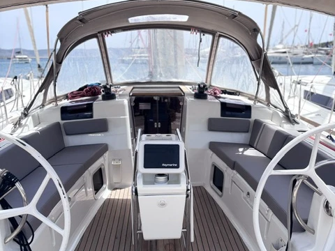 Alquiler de Jeanneau Sun Odyssey 449 en Lávrio