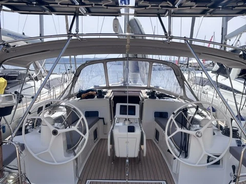 Alquiler de embarcaciones Jeanneau Sun Odyssey 479 enLávrio en Samboat