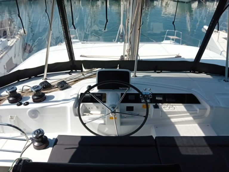 Alquiler de Lagoon Lagoon 46 en Ligia