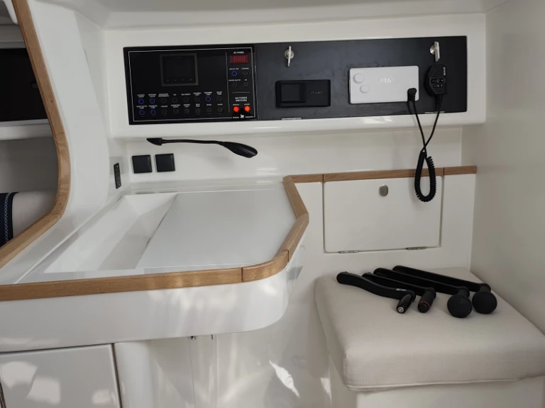 Alquiler Velero Italia Yachts con o sin  título de navegación