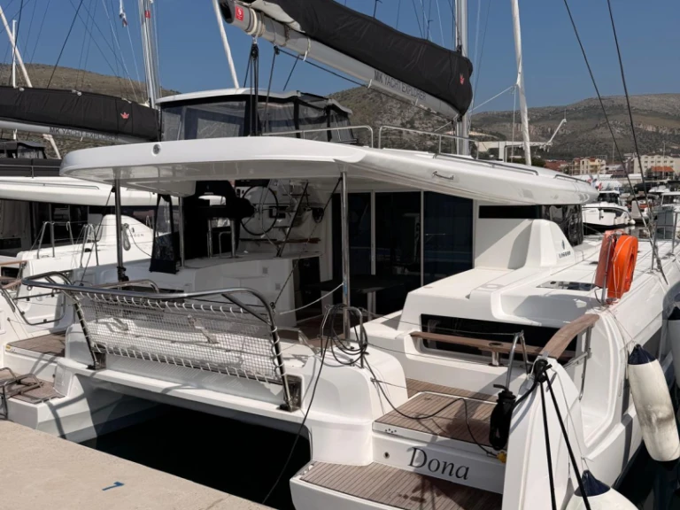 Alquiler de Catamarán, con o sin patrón Lagoon Seget Donji