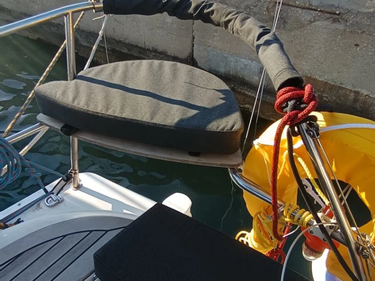 Alquiler Velero en Lávrio - Elan Impression 444