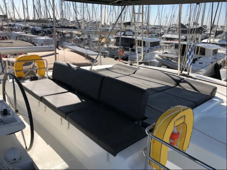 Alquiler de Lagoon Lagoon 50 en Álimos