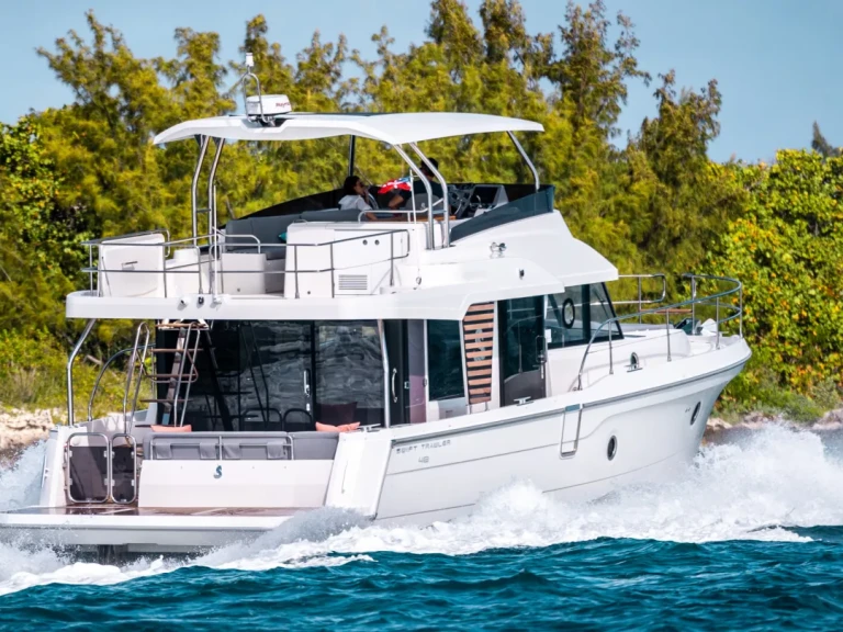 Alquiler de embarcaciones Bénéteau Swift Trawler 48 enCapri en Samboat