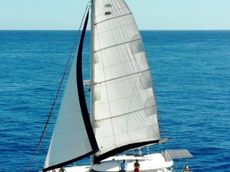 Alquiler de Catamarán, con o sin patrón Fountaine Pajot Nosy Be