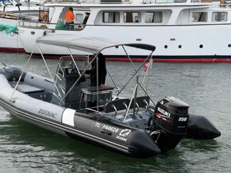 Alquiler de Zodiac Pro Open 650 en Cavalaire-sur-Mer