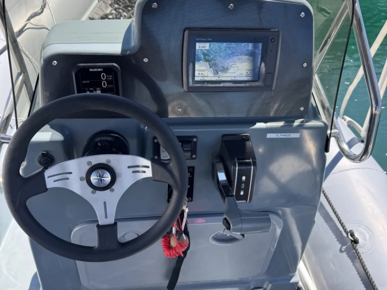 Zodiac Pro Open 650 de alquiler a Cavalaire-sur-Mer