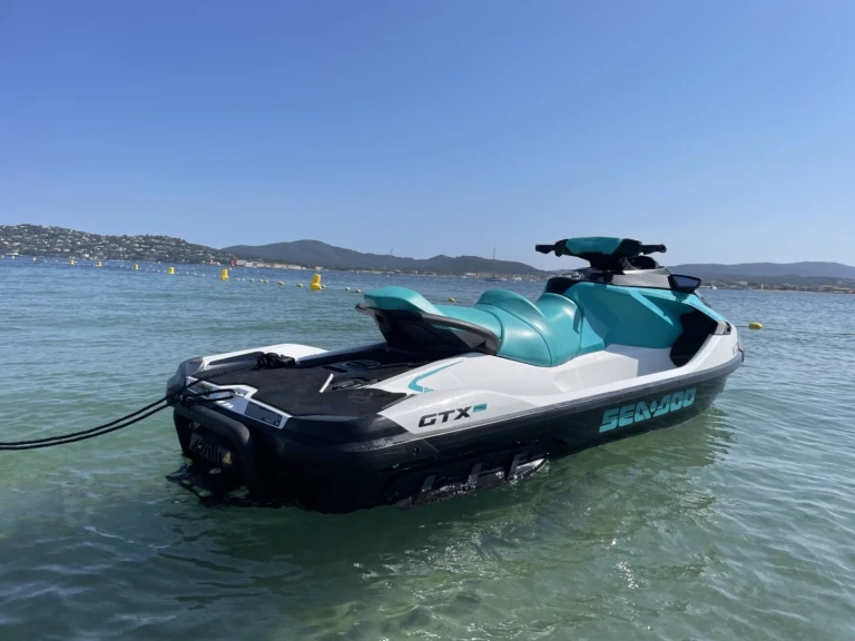 Alquiler de barcos Les Issambres barato de GTX 130