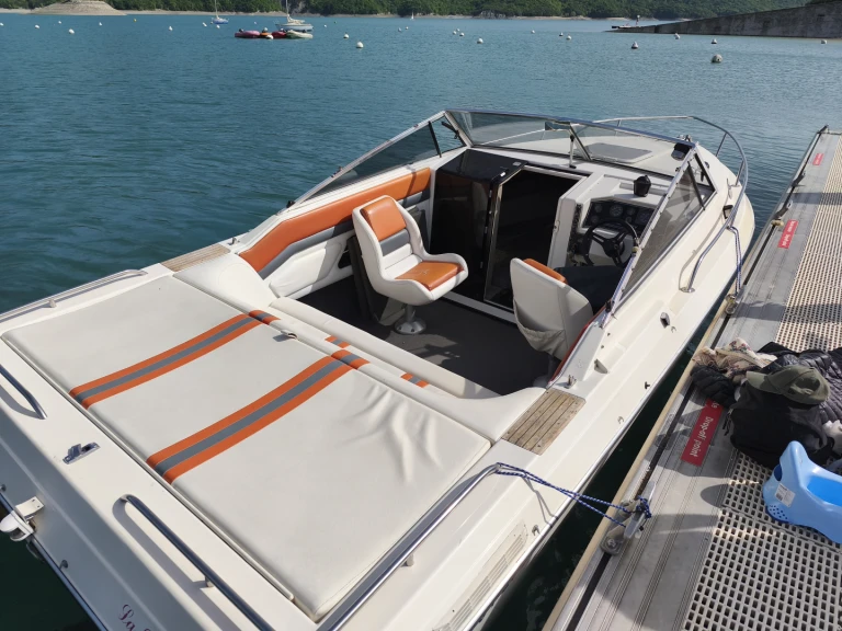 Alquiler de barcos Chorges barato de Cuddy cabine 