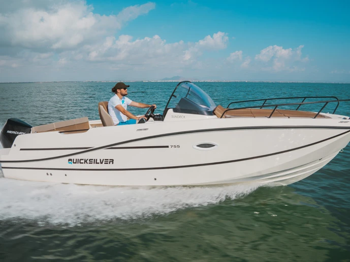 Alquiler de barcos Split barato de Activ 755 Sundeck
