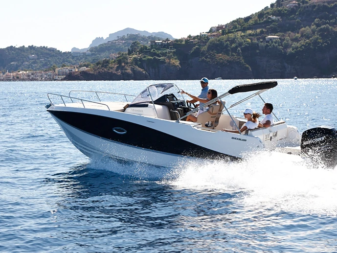 Quicksilver Activ 755 Sundeck de alquiler a Split