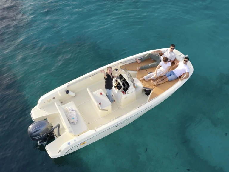 Alquiler de Invictus  FX 190 en Club Nàutic Santa Ponsa