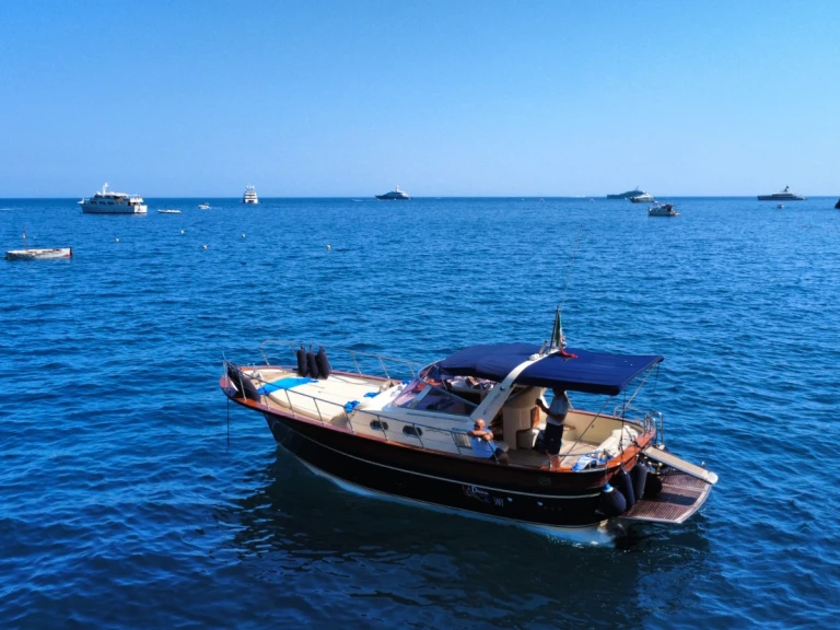 Alquiler de embarcaciones Fratelli Aprea Sorrento 32 Semi Cabinato enSalerno en Samboat