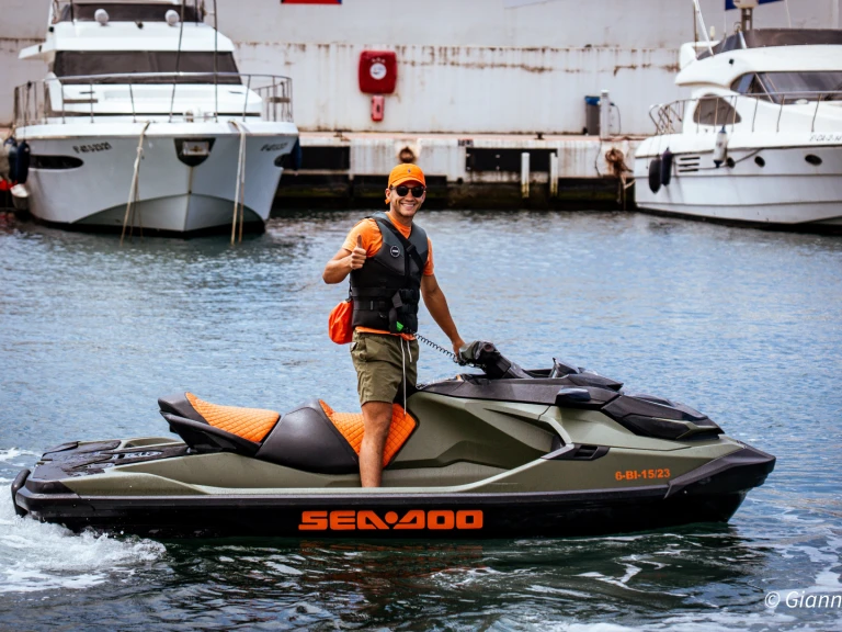Alquiler de embarcaciones Bombardier GTX PRO 130 enPuerto Deportivo de Marbella en Samboat
