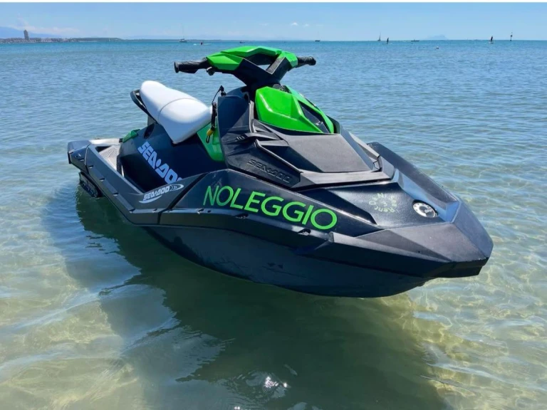 Sea-Doo Spark de alquiler a Anzio