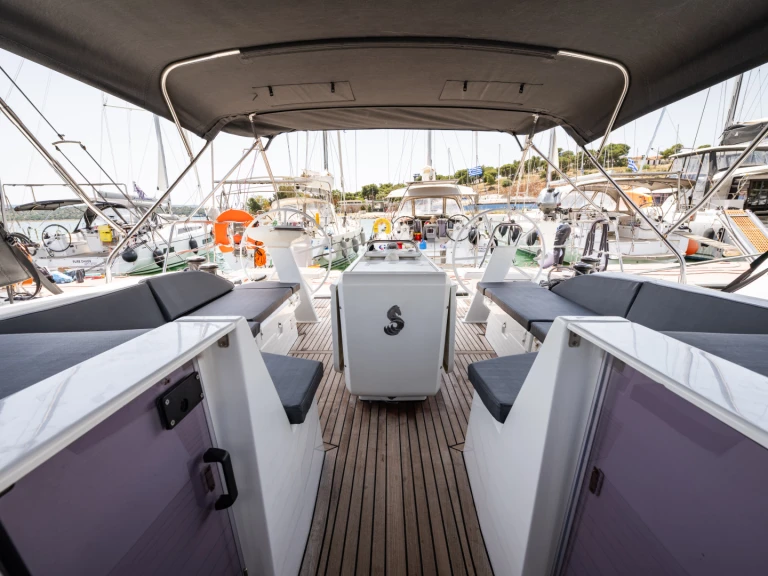Alquiler de barcos Néa Péramos barato de Oceanis 51.1