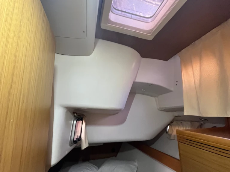 Alquiler de Jeanneau Sun Odyssey 42 i Performance en Póros (Ciudad)