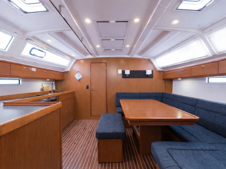 Alquiler de Bavaria Cruiser 46 en Gouviá