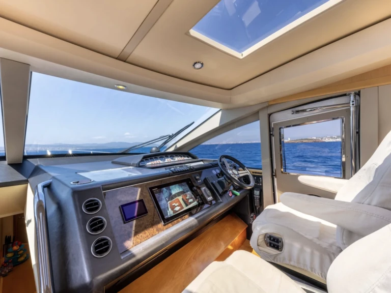 Alquiler de barcos Saint-Tropez barato de Princess V70