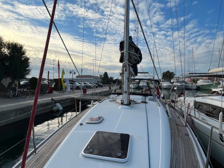 Alquiler de embarcaciones Jeanneau Sun Odyssey 42 i Performance enPóros (Ciudad) en Samboat