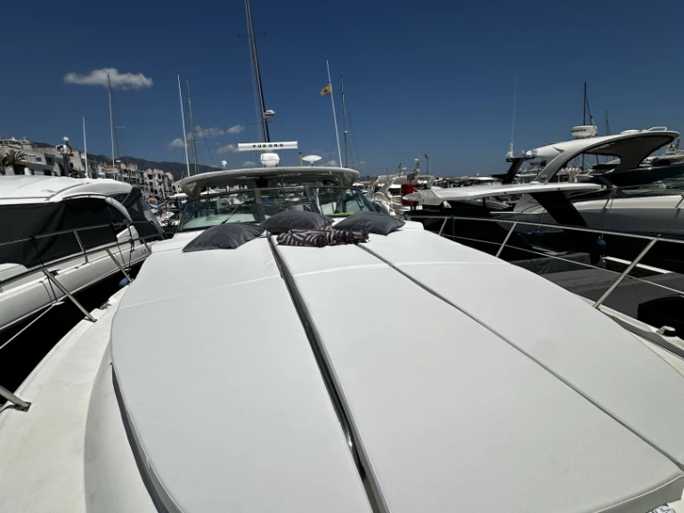 Alquiler de embarcaciones Sea Ray Sea Ray 370 Sundancer enMarbella en Samboat