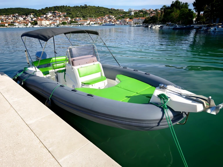 Alquiler de embarcaciones Marlin Boat 790 Pro Dynamic enSplit en Samboat