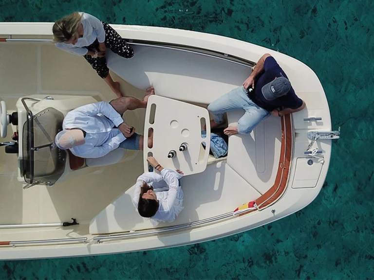 Invictus  Invictus 190 FX de alquiler a Marina de Palamós
