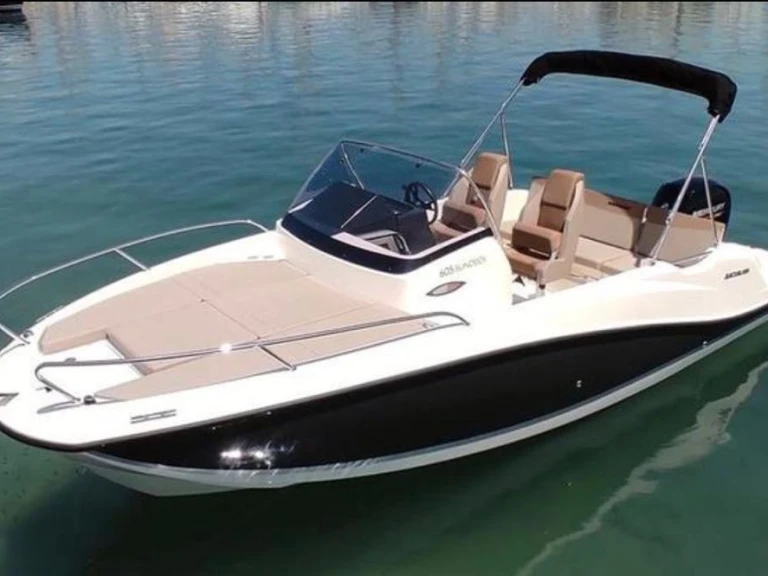 Alquiler de Quicksilver Quicksilver 605 Sundeck en Club Nàutic Ca'n Picafort