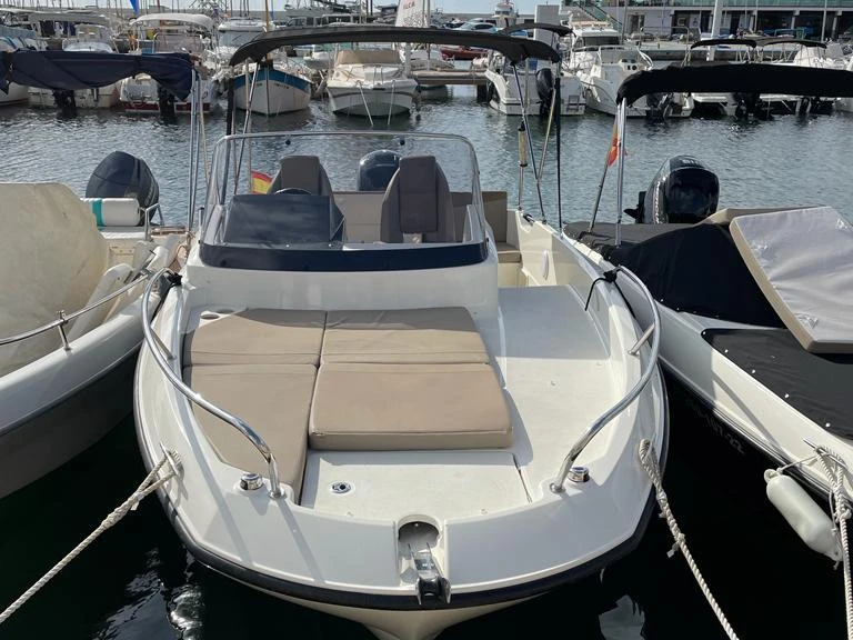 Alquiler de barcos Club Nàutic Ca'n Picafort barato de Quicksilver 605 Sundeck