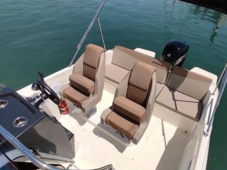 Alquiler de embarcaciones Quicksilver Quicksilver 605 Sundeck enClub Nàutic Ca'n Picafort en Samboat