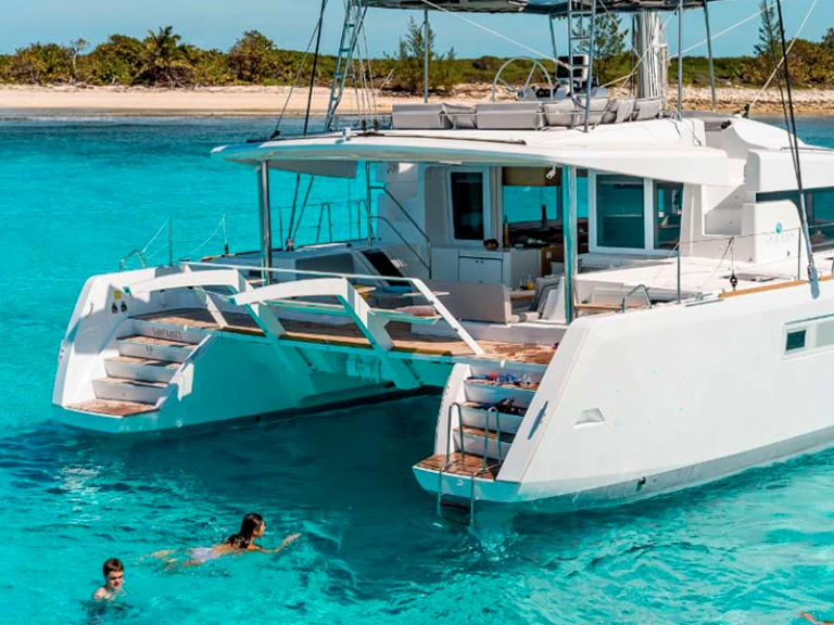 Catamarán para alquilar Lávrio al mejor precio