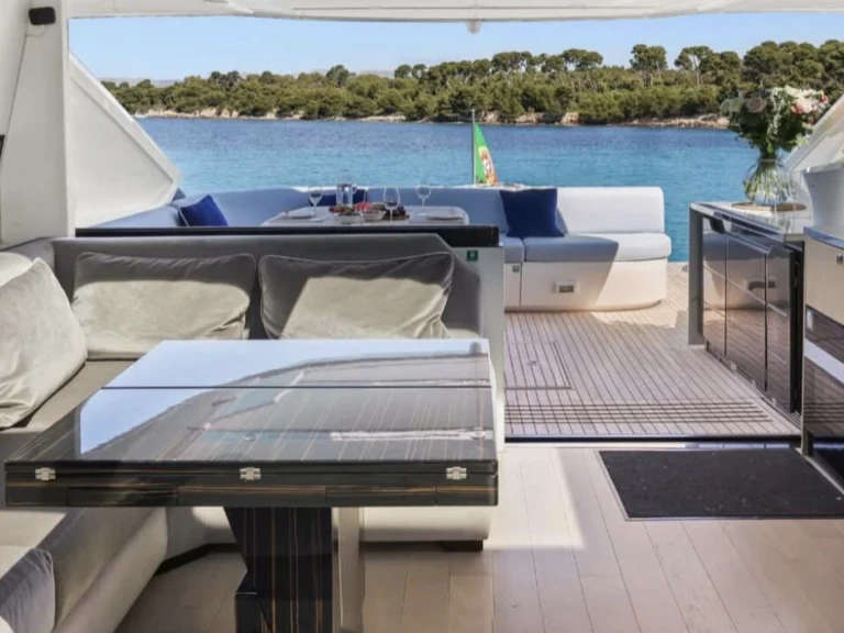 Alquiler de Fairline Targa 64 en Saint-Tropez