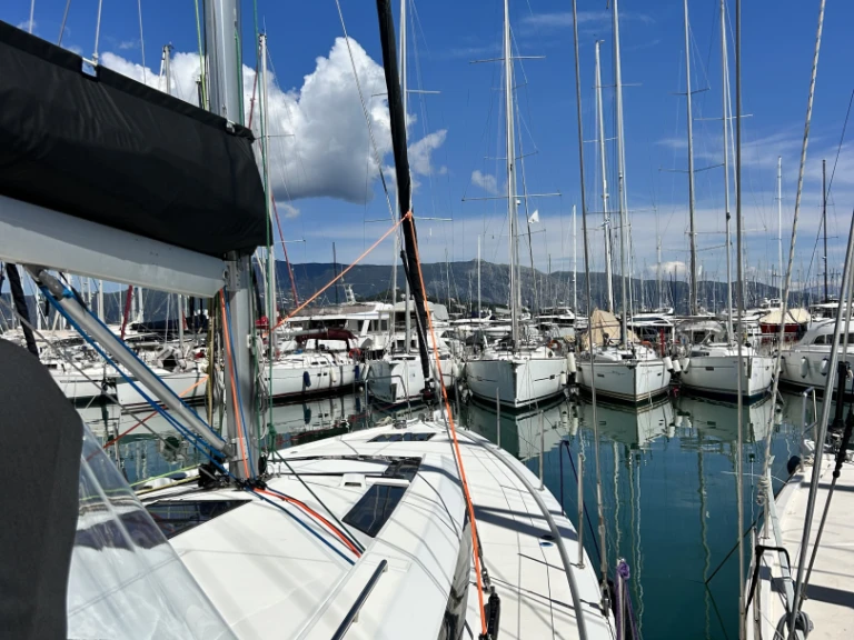 Alquiler de Velero, con o sin patrón Bénéteau Gouviá