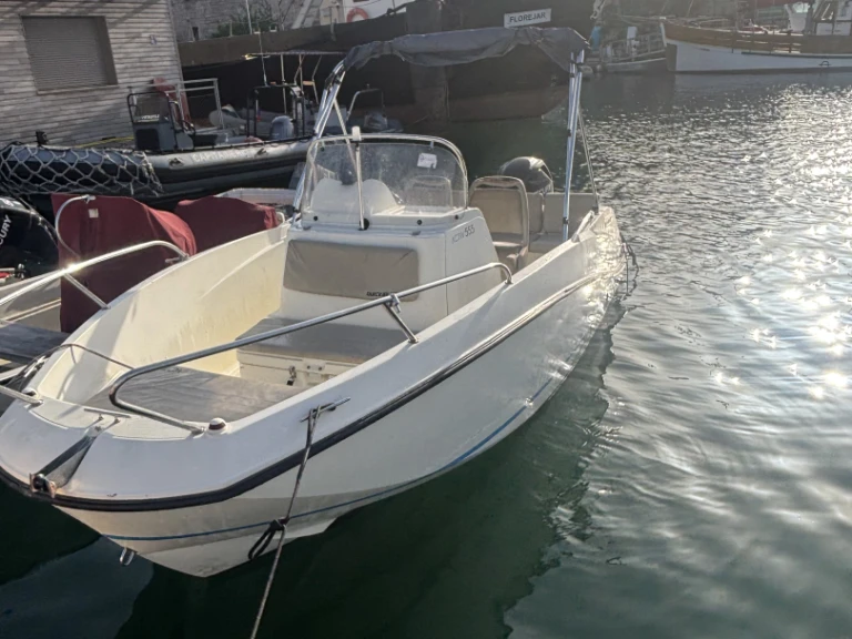 Alquiler de Quicksilver Activ 555 Open en Marsella
