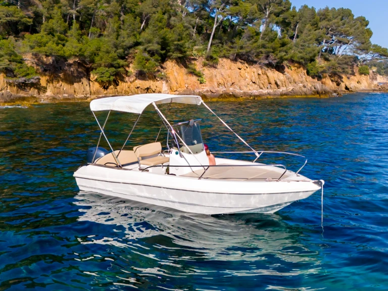 Alquiler de Capelli Cap 520 Open en Port de Bormes-les-Mimosas