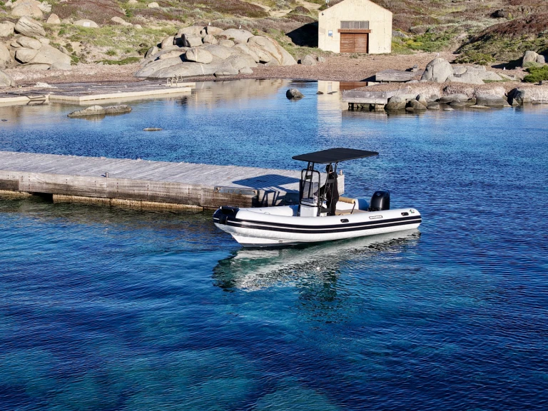 Alquiler Neumática Novamarine con o sin  título de navegación